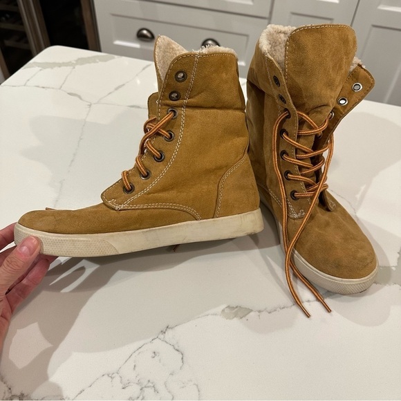 Mudd Faux Fur Suede Tan Foldover Hi Top Sneaker Booties 90’s Y2K Women’s Size 8 - Picture 12 of 13